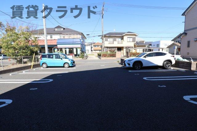 クロシェットⅢ番館の駐車場|車をお持ちの方に嬉しい駐車場付きの物件です