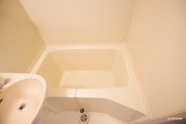 サンフェスタ　仲介手数料無料の浴室