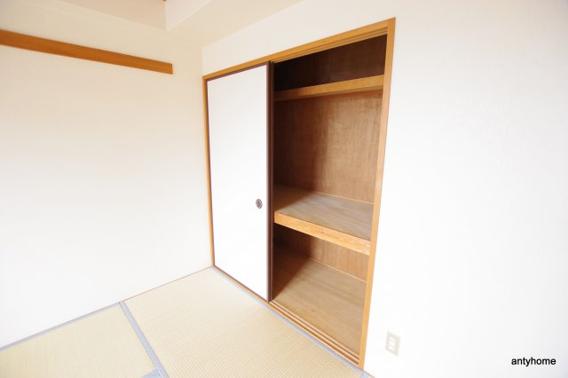 サンフェスタ　仲介手数料無料の収納