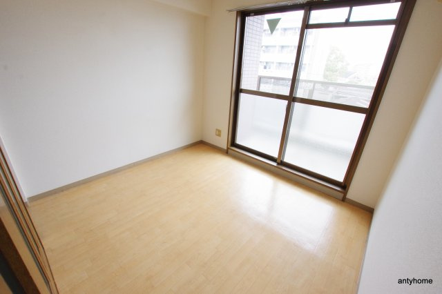 サンフェスタ　仲介手数料無料の洋室