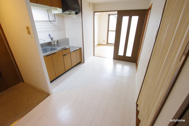 サンフェスタ　仲介手数料無料の居間・リビング