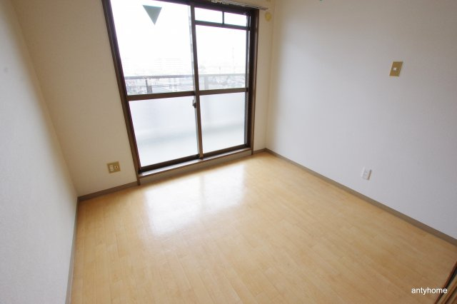 サンフェスタ　仲介手数料無料の寝室