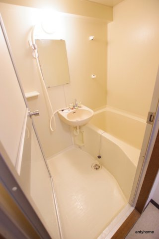 サンフェスタ　仲介手数料無料の浴室