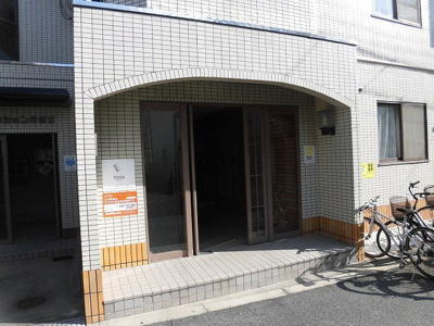 【エントランス】 | マンション常磐 | 落ちついた外観にマッチしたエントランスです