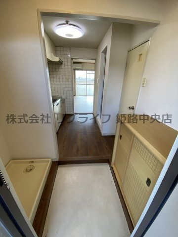  メゾン・ジュネスの玄関