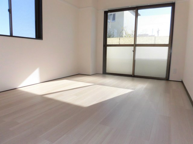 シティハイツ三本木の洋室