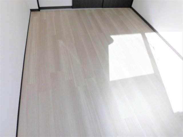 シティハイツ三本木の洋室