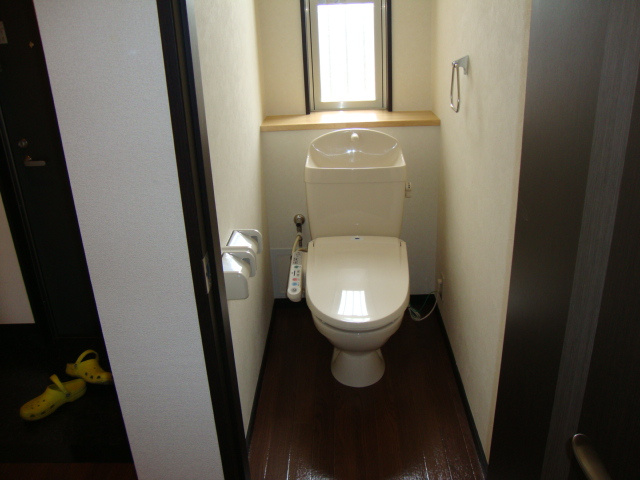 グレース　ヴィラ・フジのトイレ|窓つきＷＣ