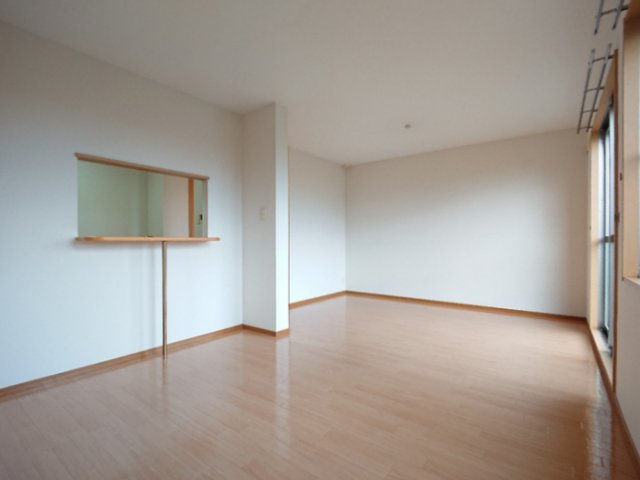 岸和田市尾生町６丁目のテラスの居間・リビング|こちらのリビングで趣味の時間をお楽しみください