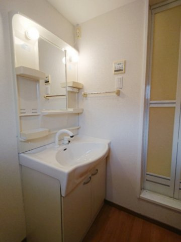 岸和田市尾生町６丁目のテラスの洗面所|コンパクトで使いやすい洗面所