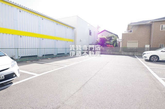 エスペランサ西杉の駐車場