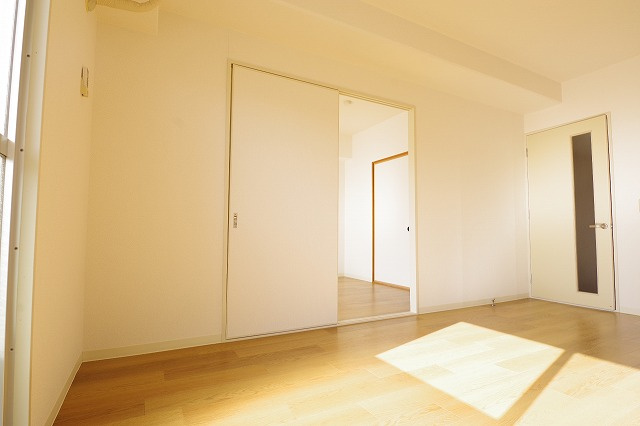 エスペランサ西杉の洋室