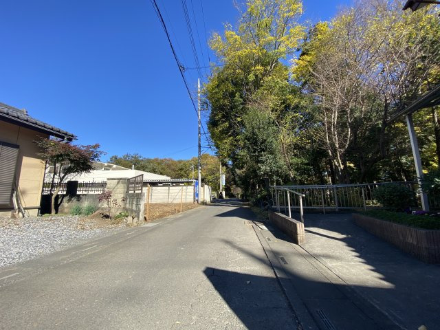 川越市砂久保　売地の前面道路含む現地写真|接道：南東側約4.0ｍ