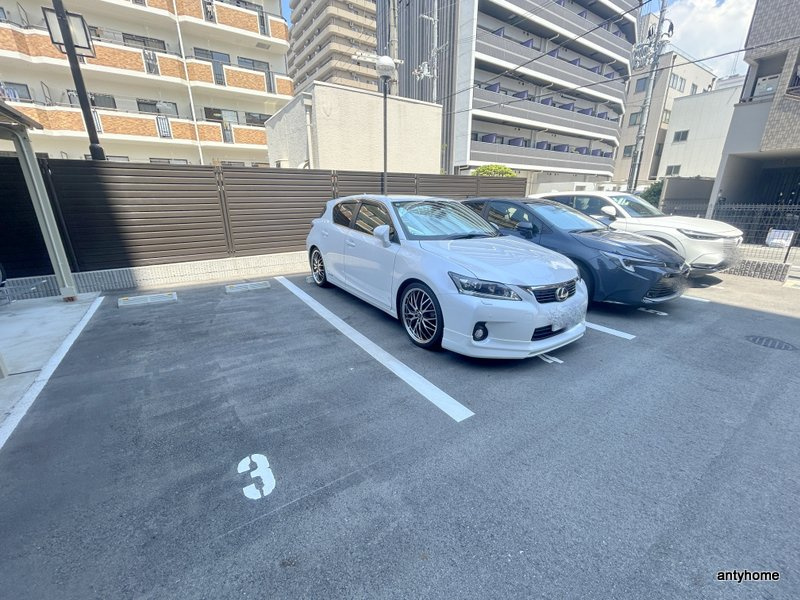 プレサンス OSAKA 姫里エンファシス 仲介手数料無料の駐車場