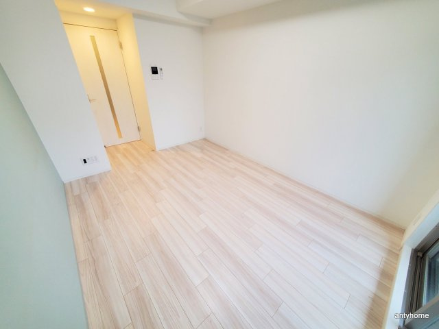 プレサンス OSAKA 姫里エンファシス 仲介手数料無料の居間・リビング