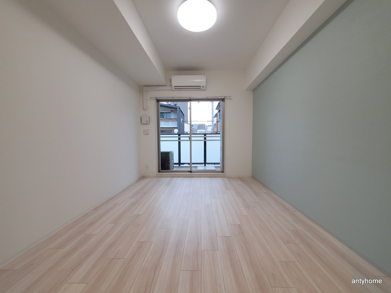 プレサンス OSAKA 姫里エンファシス 仲介手数料無料の居間・リビング