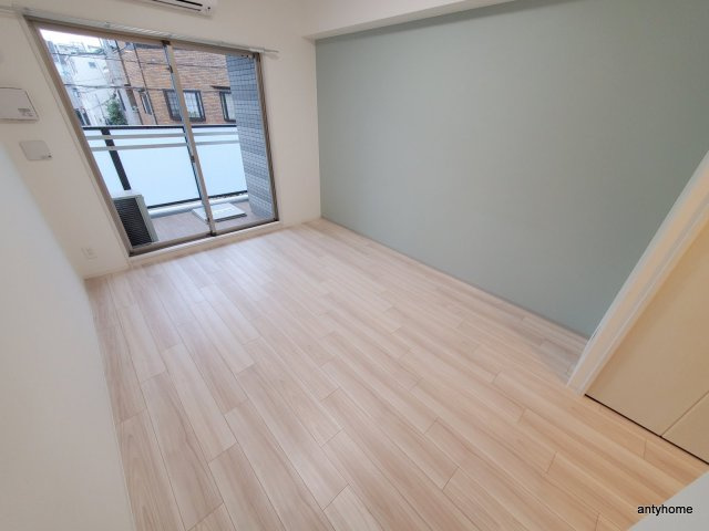 プレサンス OSAKA 姫里エンファシス 仲介手数料無料の居間・リビング