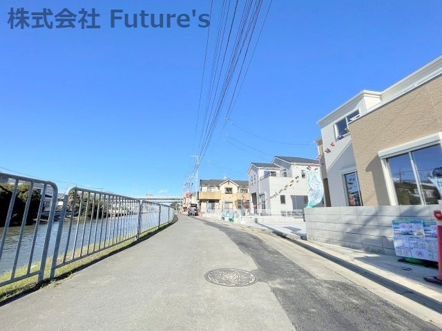 三郷市鷹野1丁目　新築戸建　全7棟　3号棟の前面道路含む現地写真|前面道路・西側4ｍ公道です。