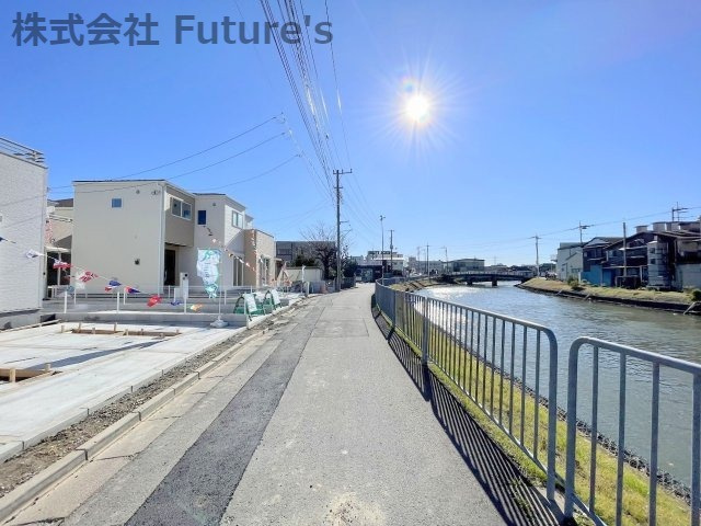 三郷市鷹野1丁目　新築戸建　全7棟　3号棟の前面道路含む現地写真|前面道路・西側4ｍ公道です。