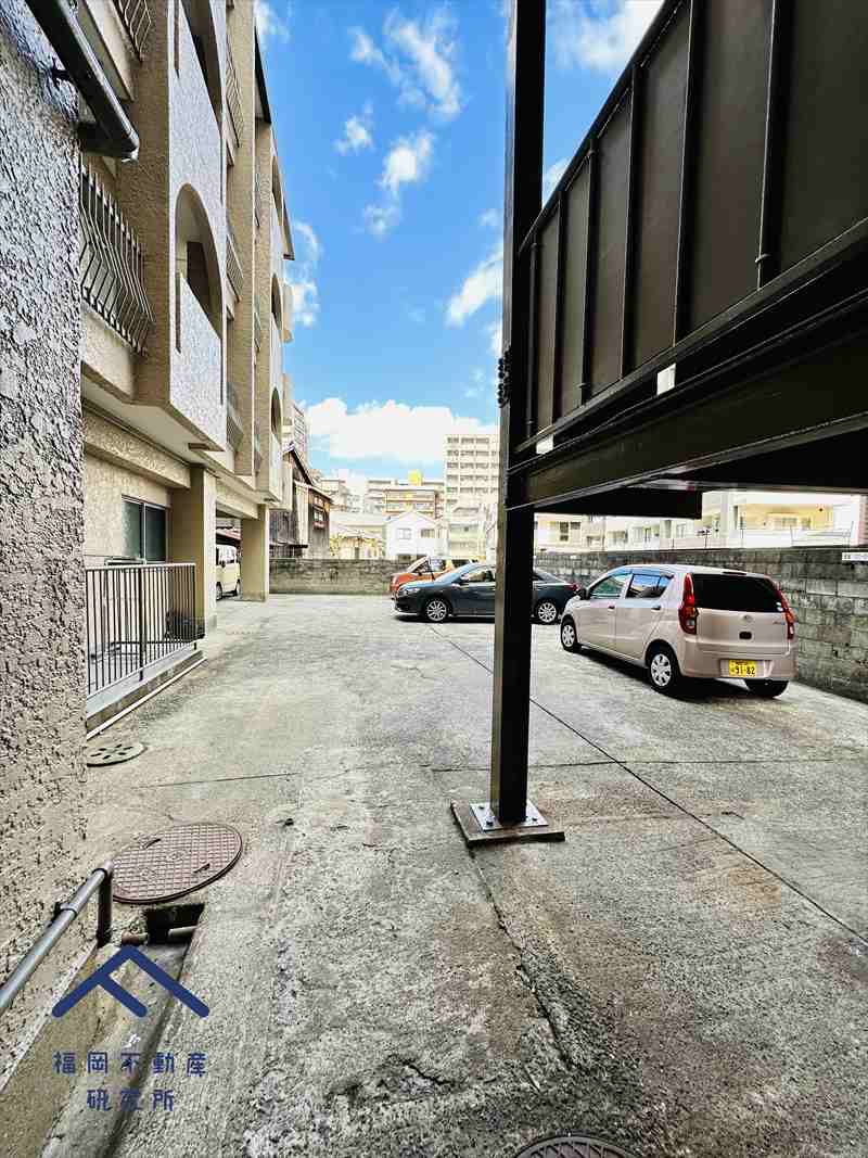 マンション鳥飼の駐車場