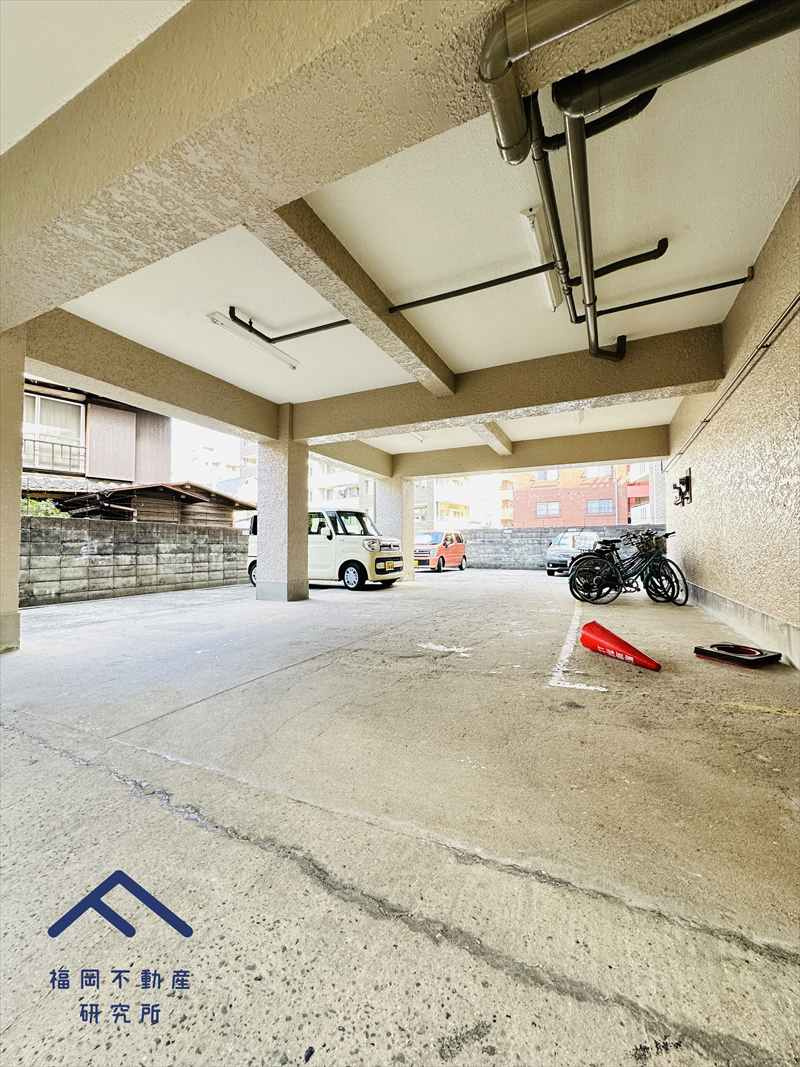マンション鳥飼の駐車場