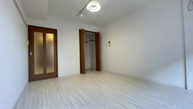 ローズパーク参番館の居間・リビング|別号室参考写真です。