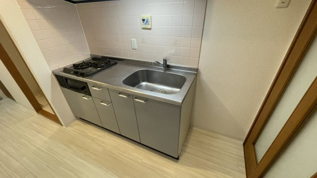 ローズパーク参番館のキッチン|別号室参考写真です。