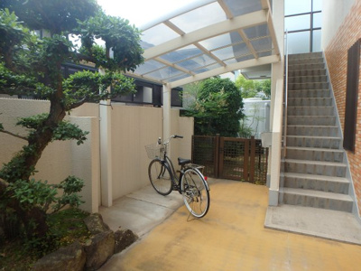 【その他共用部分】 | Ｓｕｎ仲むら | 屋根付き駐輪スペースです