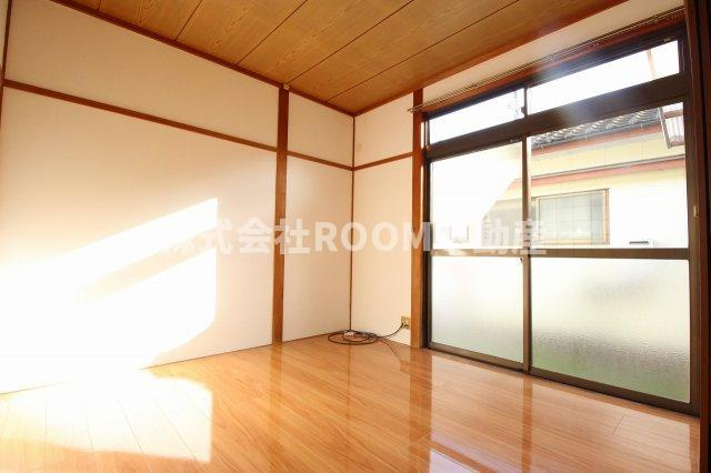 三股町貸家の居間・リビング|使いやすい居間です