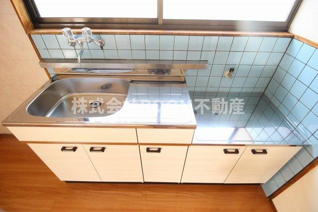 三股町貸家のキッチン|きれいなキッチンです