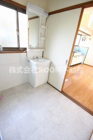 三股町貸家の洗面所