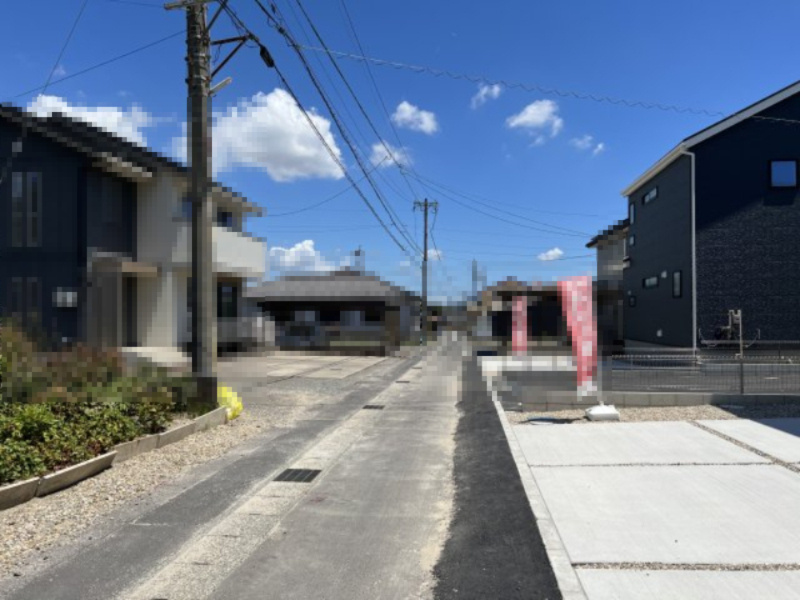 碧南市植出町3丁目　新築戸建　4号棟の前面道路含む現地写真|碧南市植出町3丁目新築戸建前面道路写真です。北側公道約2.8ｍに接道