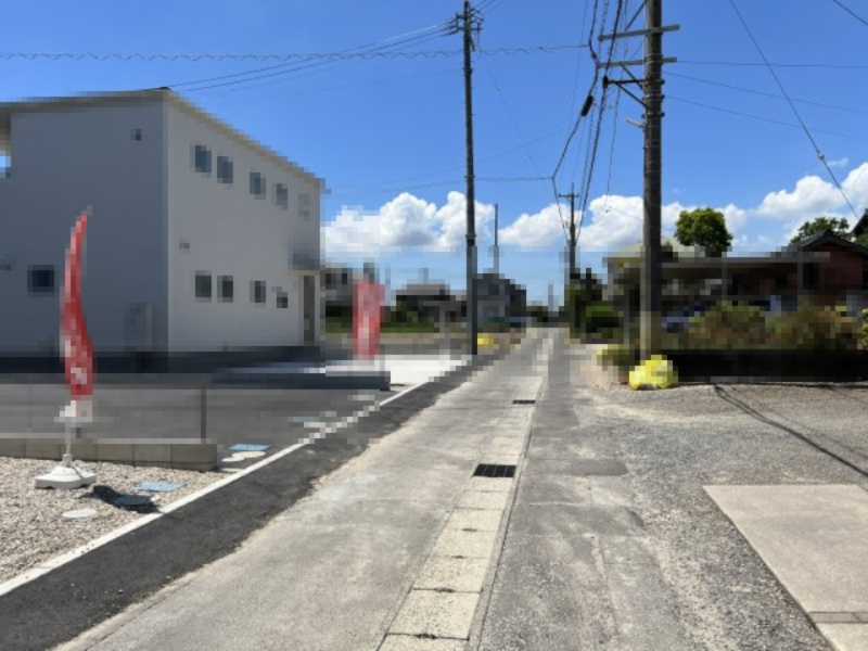 碧南市植出町3丁目　新築戸建　4号棟の前面道路含む現地写真|碧南市植出町3丁目新築戸建前面道路写真です。北側公道約2.8ｍに接道