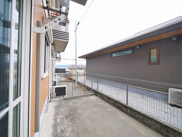 ルイ　シャトーの庭|陽当たり良好なテラスです