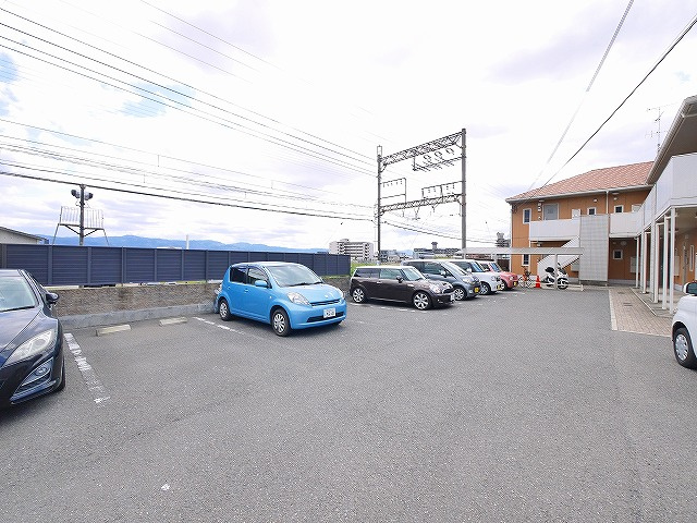 ルイ　シャトーの駐車場|駐車スペースもあります