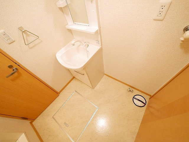 ルイ　シャトーの洗面所|忙しい朝には欠かせない洗面所です