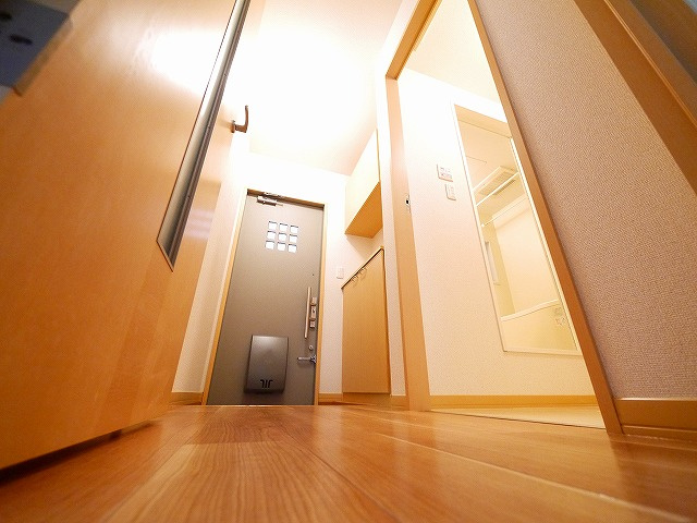 ルイ　シャトーの玄関|明るい玄関です