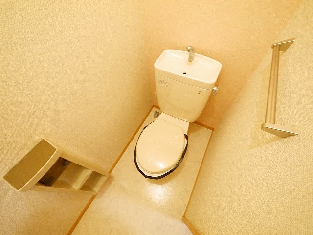 ルイ　シャトーのトイレ|コンパクトで使いやすいトイレです