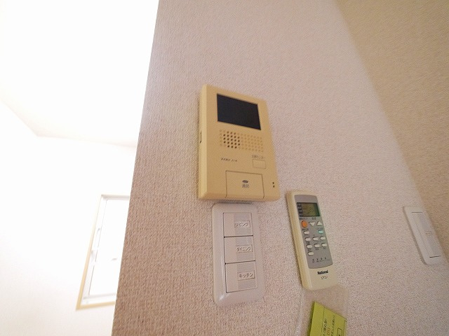 ルイ　シャトーのセキュリティ|モニター付きインターホン