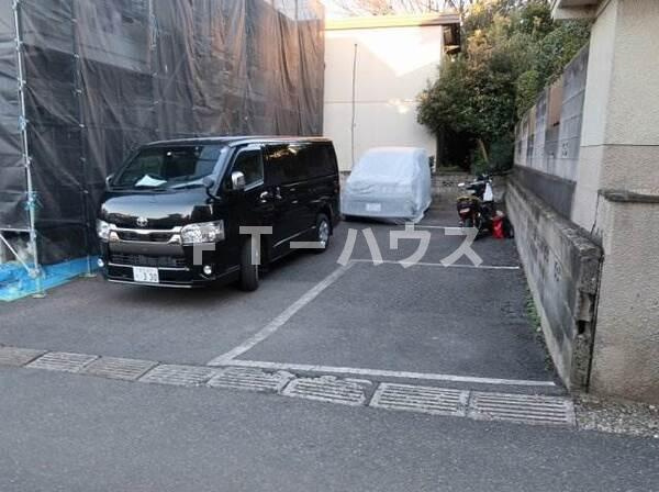 スズパレスの駐車場