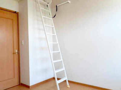 【内装】 | カーサ・エスペランサ | 内装は落ち着いています