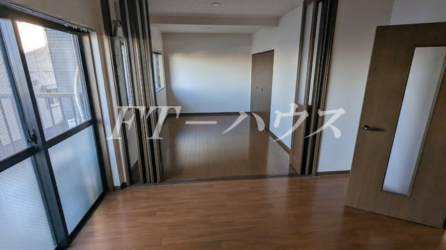 グローバル駿河台の洋室