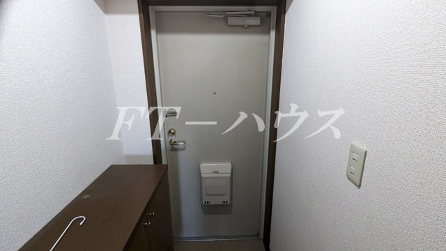 グローバル駿河台の玄関