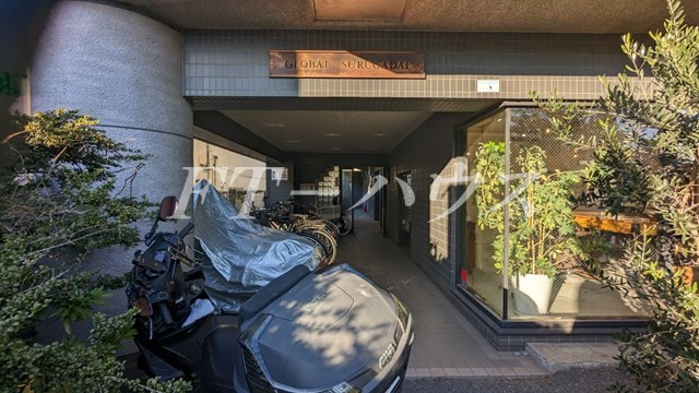 グローバル駿河台のエントランス