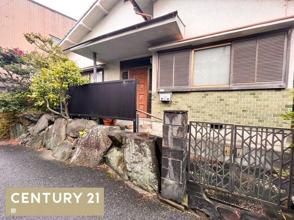 和歌山市松ケ丘2丁目　土地の前面道路含む現地写真|学区の雑賀小学校は約579m（徒歩約7分）、西浜中学校は約672m（徒歩約8分）