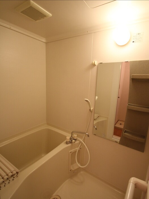 クレセントひばりの浴室