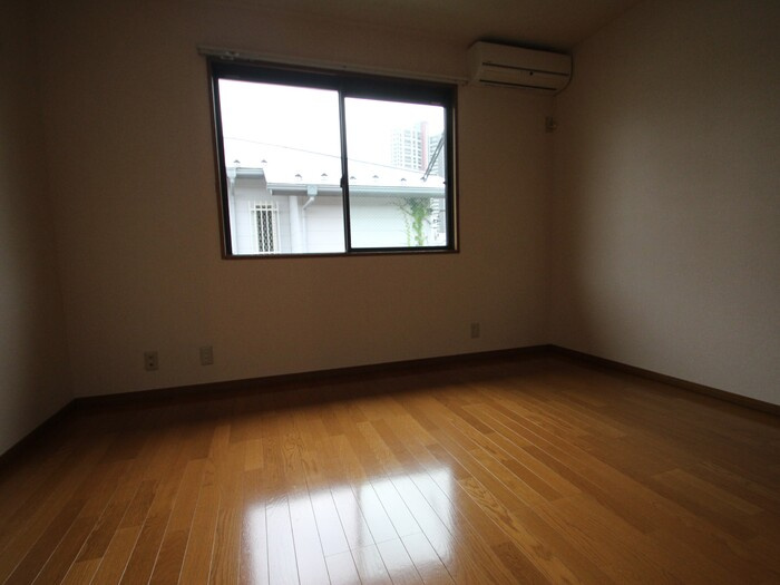 クレセントひばりの洋室