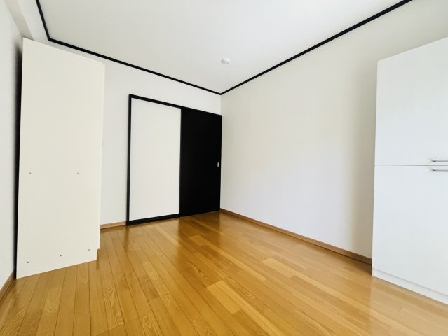 マンション朝霧3号棟の洋室