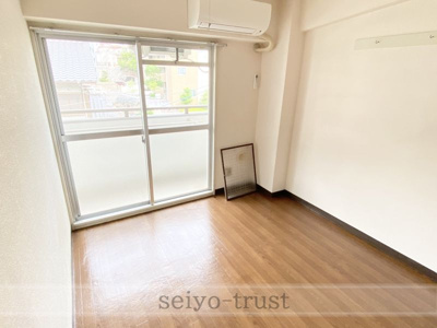 【内装】 | ヤスダ第2ビル | 明るい色調の室内です