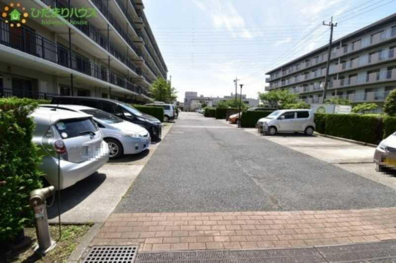 ガーデンストリーム鴻巣5番館の駐車場